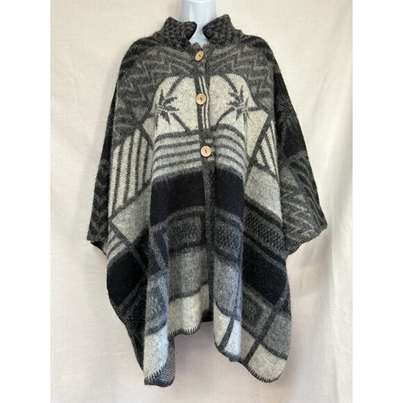 Icewear Icelandic Wool Poncho Sweater S/M Black & White Geometric Pattern